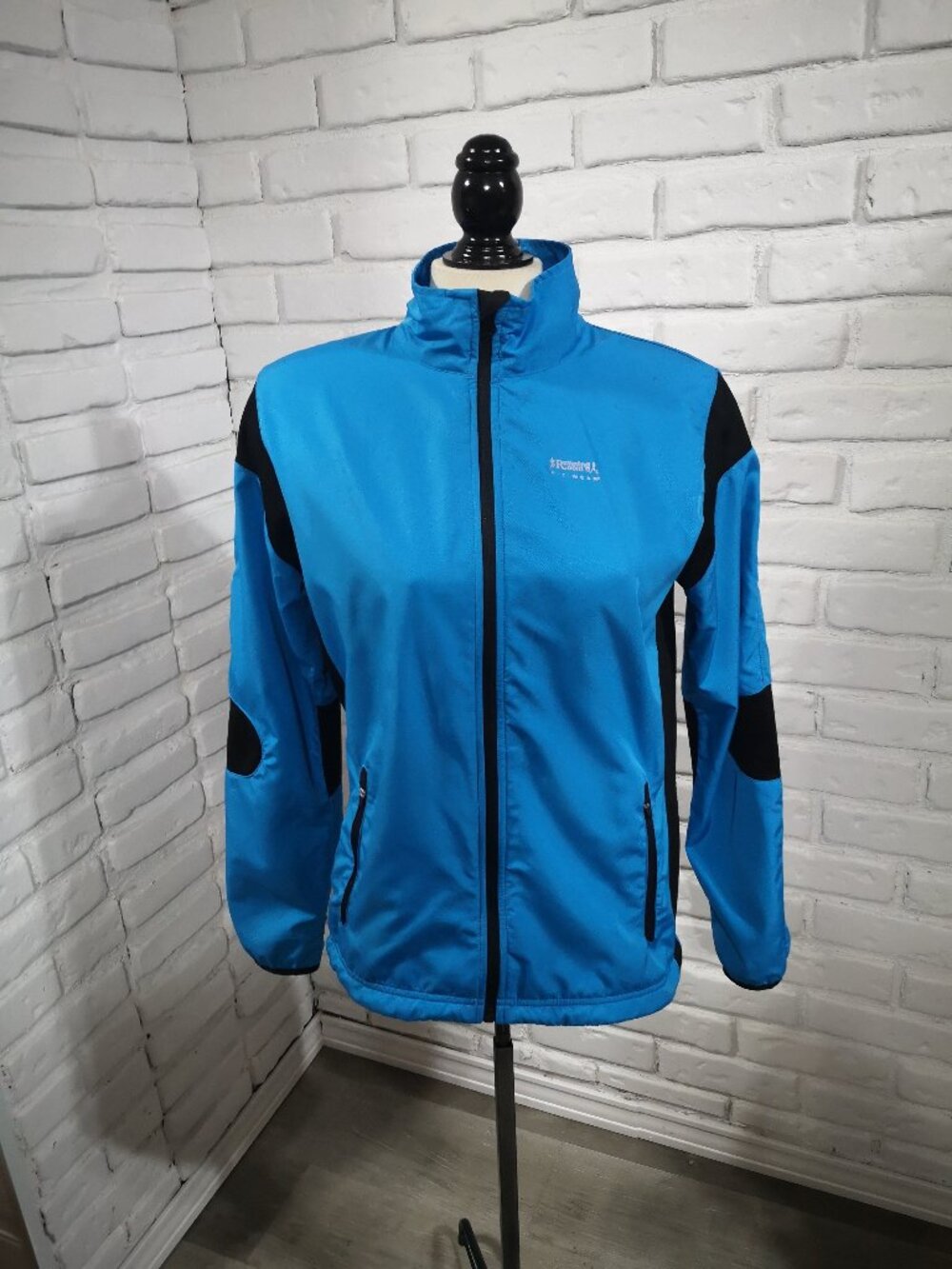 Running Room Ladies Size XS Turquoise/Black Full Zip Mesh & Fleece Lined Jacket